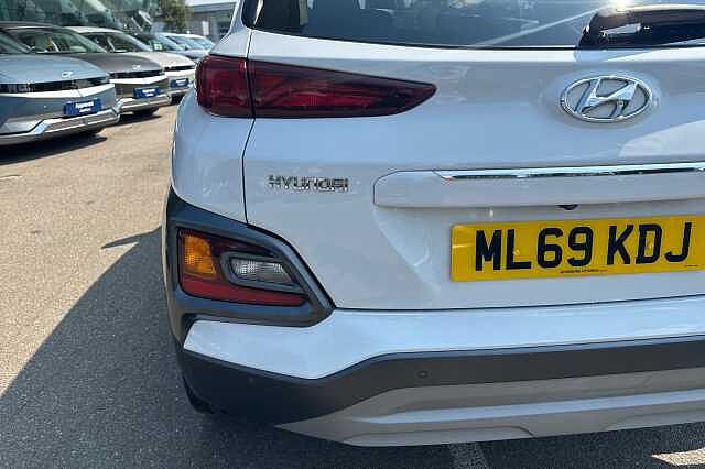 Hyundai KONA PREMIUM White
