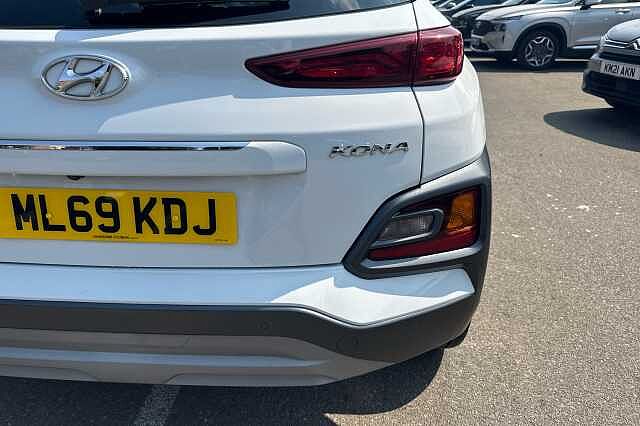 Hyundai KONA PREMIUM White