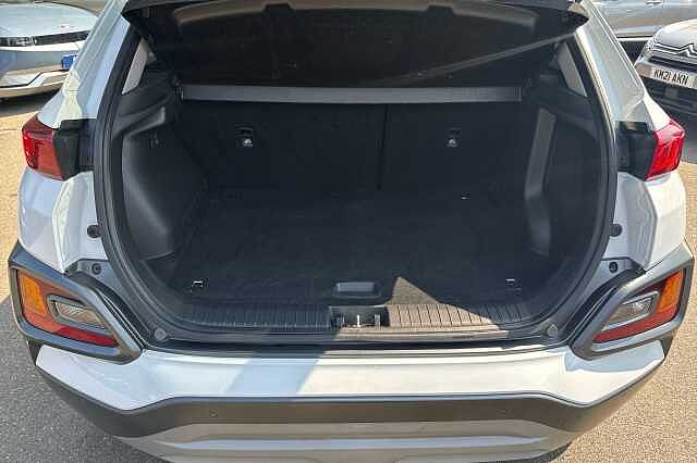 Hyundai KONA PREMIUM White