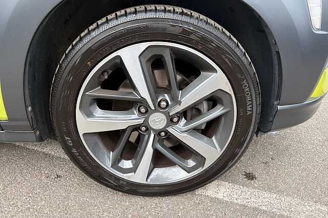 Hyundai KONA PREMIUM SE Yellow