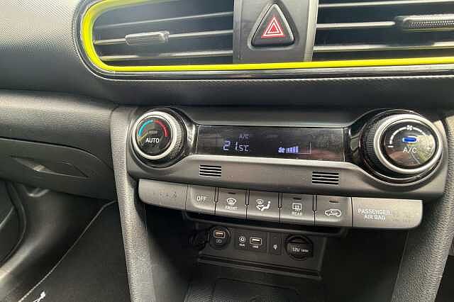 Hyundai KONA PREMIUM SE Yellow