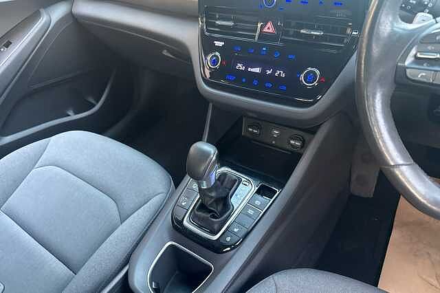 Hyundai IONIQ 1.6 GDi Hybrid Premium 5dr DCT Phantom Black