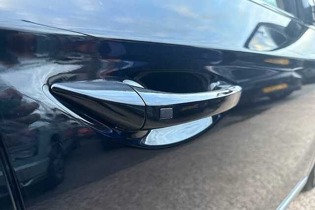 Hyundai IONIQ 1.6 GDi Hybrid Premium 5dr DCT Phantom Black