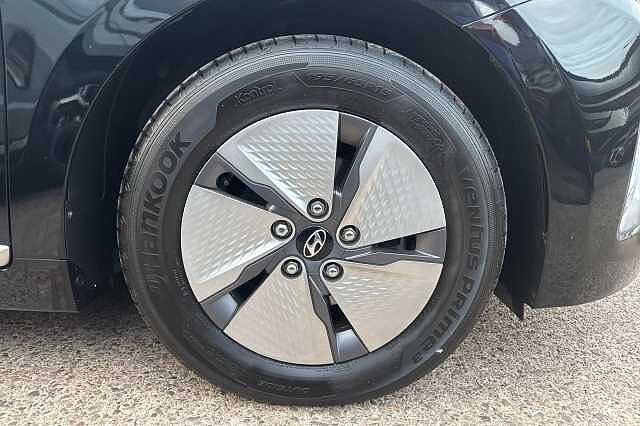 Hyundai IONIQ 1.6 GDi Hybrid Premium 5dr DCT Phantom Black