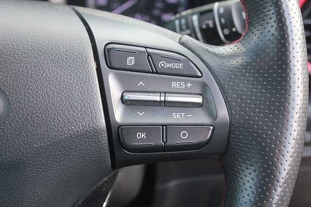 Hyundai KONA 1.6T GDi Blue Drive Premium GT 5dr 4WD DCT Pulse Red/Phantom Black