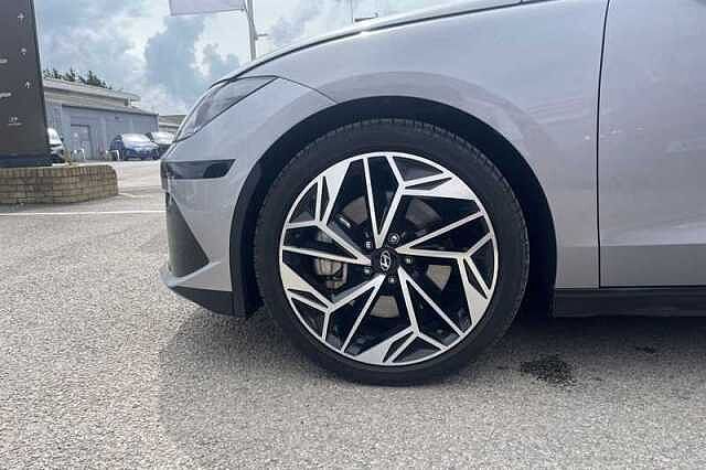 Hyundai IONIQ 6 77.4kWh Premium Saloon 4dr Electric Auto (228 ps)
