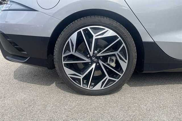 Hyundai IONIQ 6 77.4kWh Premium Saloon 4dr Electric Auto (228 ps)