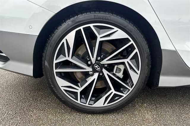 Hyundai IONIQ 6 77.4kWh Ultimate Saloon 4dr Electric Auto (228 ps) White