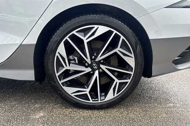 Hyundai IONIQ 6 77.4kWh Ultimate Saloon 4dr Electric Auto (228 ps) White