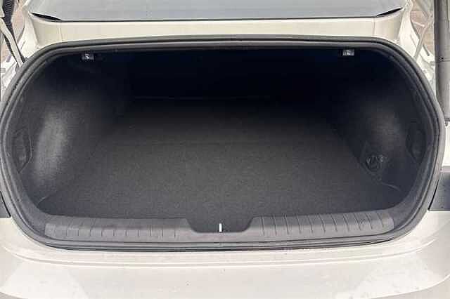 Hyundai IONIQ 6 77.4kWh Ultimate Saloon 4dr Electric Auto (228 ps) White