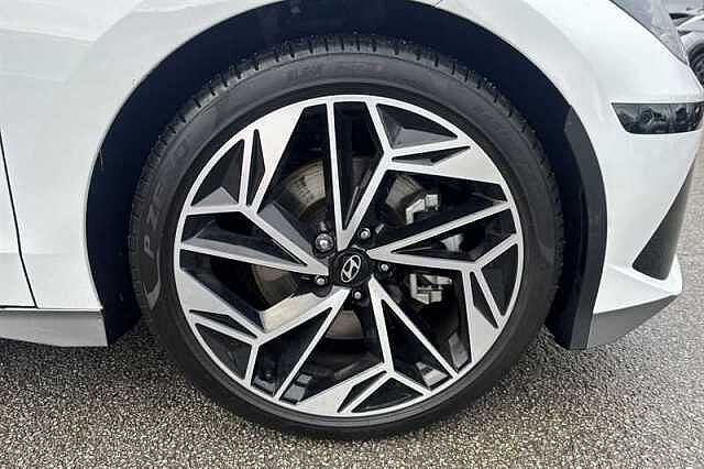 Hyundai IONIQ 6 77.4kWh Ultimate Saloon 4dr Electric Auto (228 ps) White