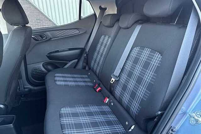 Hyundai i10 1.2 Premium Hatchback 5dr Petrol Auto Euro 6 (s/s) (79 ps)