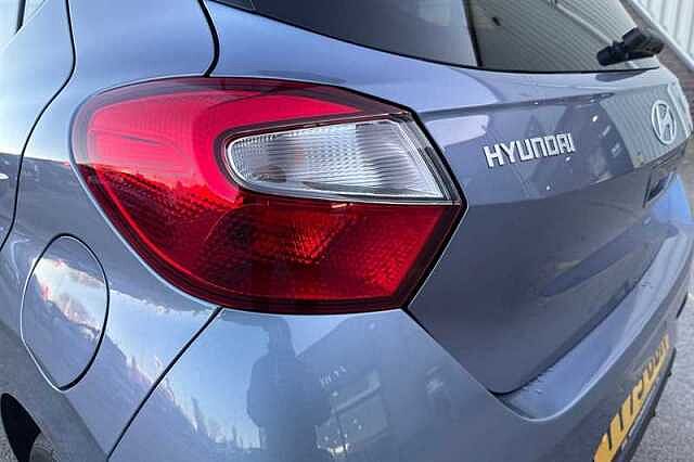 Hyundai i10 1.2 Premium Hatchback 5dr Petrol Auto Euro 6 (s/s) (79 ps)