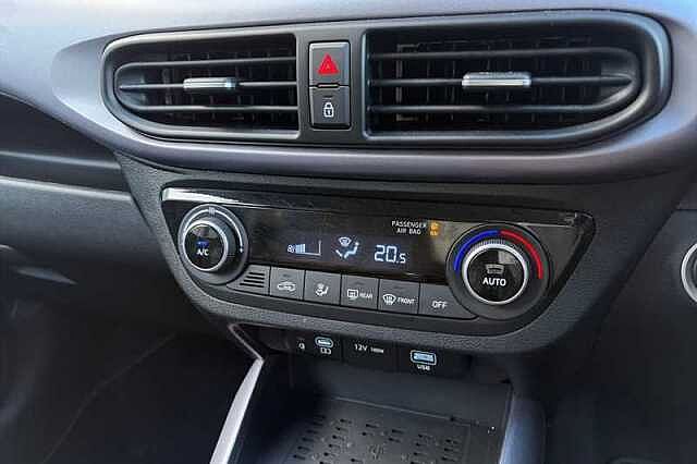 Hyundai i10 1.2 Premium Hatchback 5dr Petrol Auto Euro 6 (s/s) (79 ps)