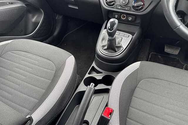 Hyundai I10 1.0 Advance Hatchback 5dr Petrol Auto Euro 6 (s/s) (67 ps) White