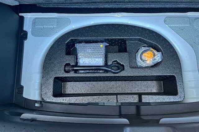 Hyundai INSTER Long Range 49kWh 02 SUV 5dr Electric Auto (115 ps) White