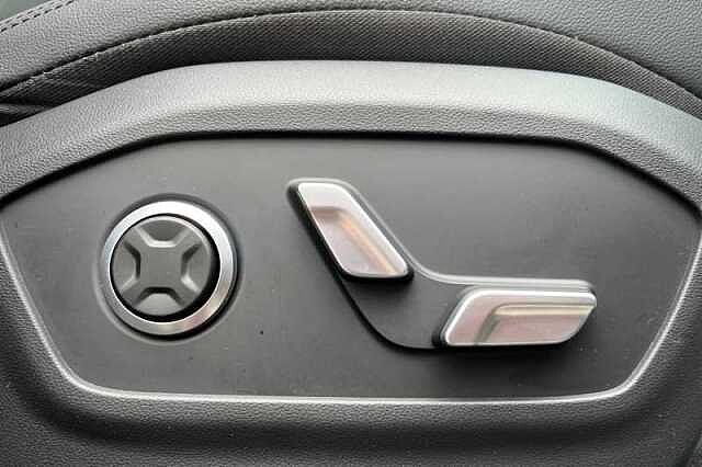 Hyundai SANTA FE 1.6 T-GDi 13.8kWh Ultimate SUV 5dr Petrol Plug-in Hybrid Auto 4WD Euro 6 (s/s) (