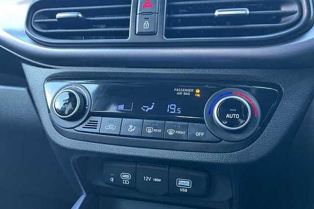 Hyundai I10 1.2 Premium Hatchback 5dr Petrol Auto Euro 6 (s/s) (79 ps) Blue