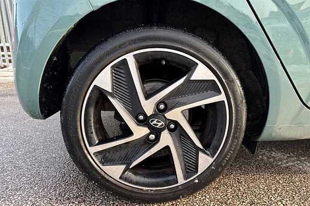 Hyundai i10 1.2 Premium Hatchback 5dr Petrol Manual Euro 6 (s/s) (84 ps)