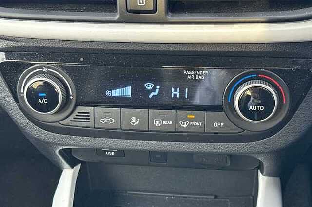 Hyundai i10 1.2 Premium Hatchback 5dr Petrol Manual Euro 6 (s/s) (84 ps)