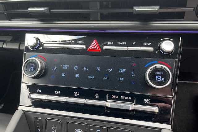 Hyundai SANTA FE 1.6 T-GDi 13.8kWh Calligraphy SUV 5dr Petrol Plug-in Hybrid Auto 4WD Euro 6 (s/s Orange