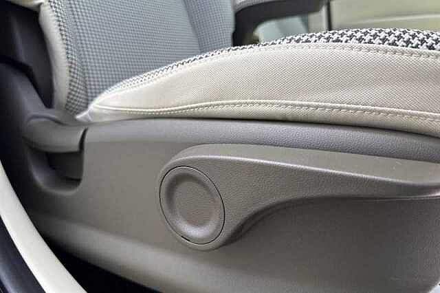 Hyundai INSTER Long Range 49kWh 02 SUV 5dr Electric Auto (115 ps)