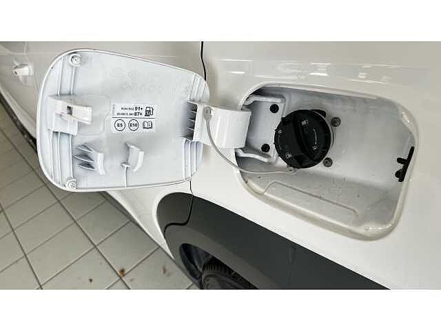 Hyundai KONA 1.6 GDi Hybrid Premium 5dr DCT White