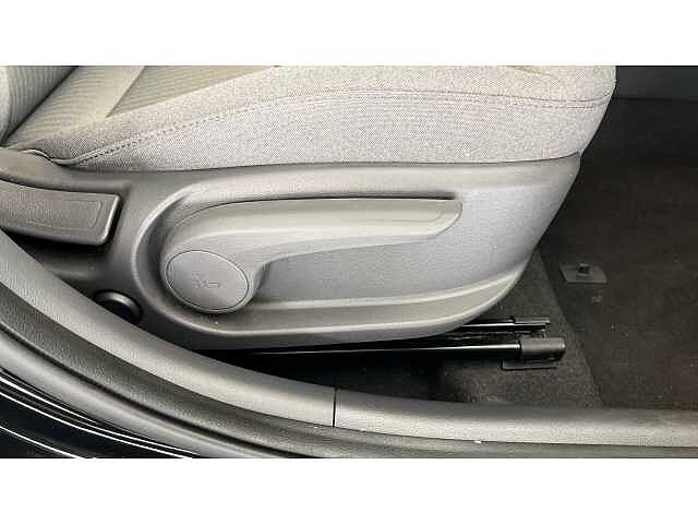 Hyundai Ioniq 1.6 GDi Hybrid SE Connect 5dr DCT