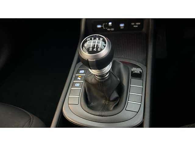 Hyundai KONA 1.6T 138 Advance 5dr Silver