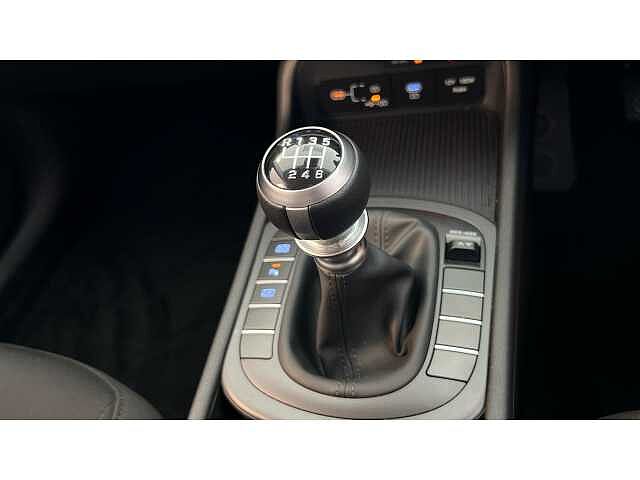 Hyundai KONA 1.6T 138 Advance 5dr Black