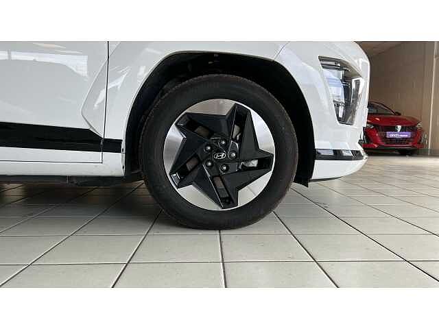 Hyundai KONA 115kW Advance 48kWh 5dr Auto White