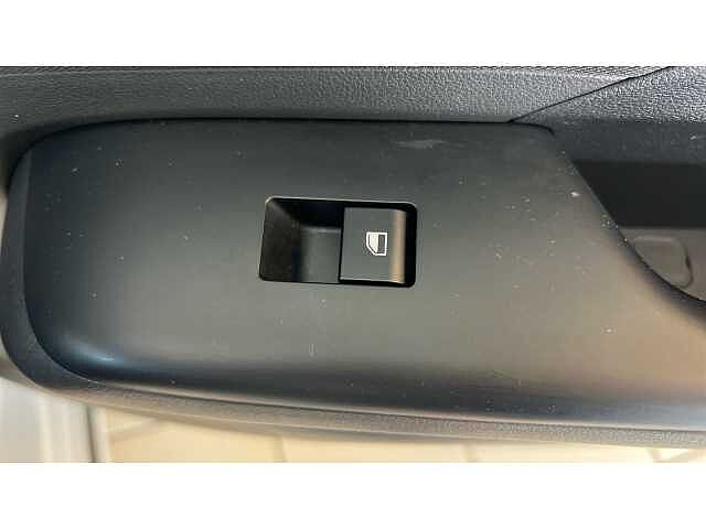 Hyundai KONA 115kW Advance 48kWh 5dr Auto White