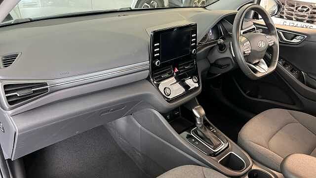 Hyundai IONIQ 1.6 GDi Hybrid SE Connect 5dr DCT BLACK