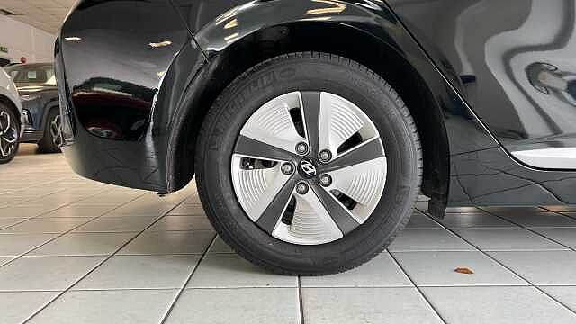 Hyundai IONIQ 1.6 GDi Hybrid SE Connect 5dr DCT BLACK