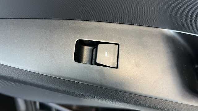 Hyundai IONIQ 1.6 GDi Hybrid SE Connect 5dr DCT BLACK