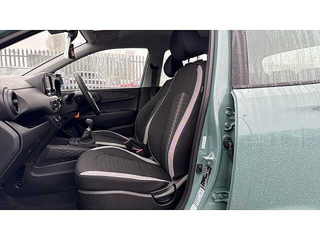 Hyundai I10 i10 5Dr HAT 1.0 MPi 63ps Advance NAV Mangrove Green