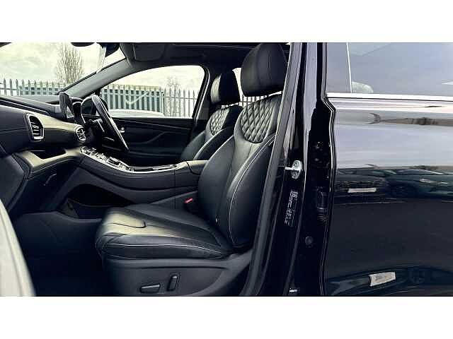 Hyundai SANTA FE SANTA FE 1.6 TGDi Plug-in Hybrid Ultimate 5dr 4WD Auto Black