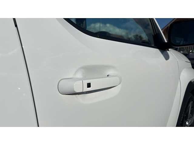 Hyundai INSTER INSTER 85kW 02 49kWh 5dr Auto Atlas White