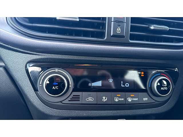 Hyundai i10 i10 5Dr HAT 1.2 MPi 79ps Premium NAV AU