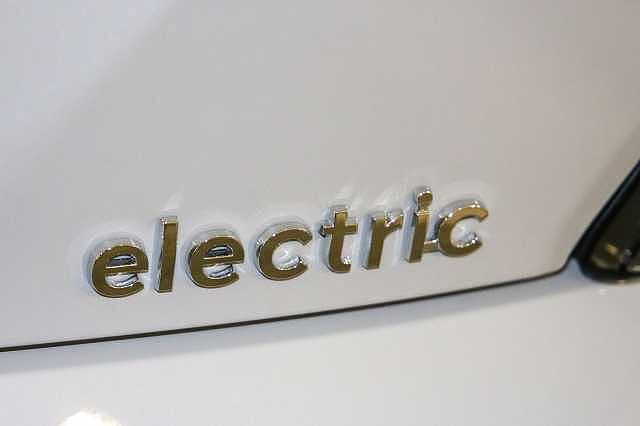 Hyundai KONA Electric SUV E (204ps) Premium 64kWh 7kW OBC Grey