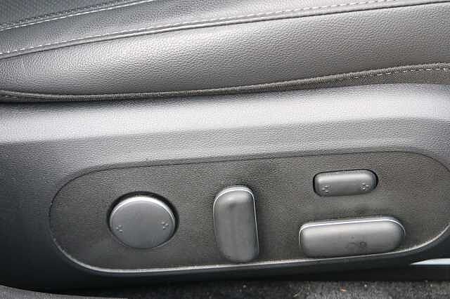 Hyundai IONIQ 6 E (228ps) Ultimate 77kWh (Single Motor) RW