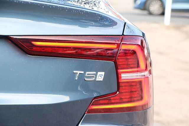 Volvo S60 2.0 T5 R DESIGN Edition 4dr Auto