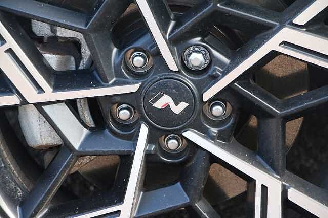 Hyundai TUCSON 1.6T Hybrid N Line S 5dr Auto White