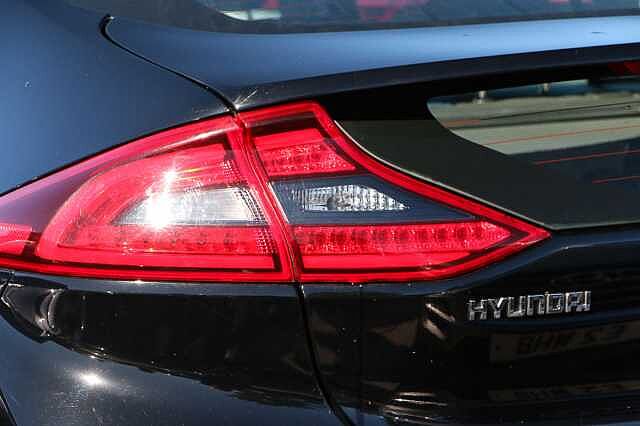 Hyundai IONIQ 1.6 GDi Hybrid Premium SE 5dr DCT Black