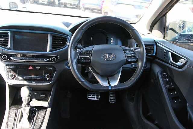 Hyundai IONIQ 1.6 GDi Hybrid Premium SE 5dr DCT Black