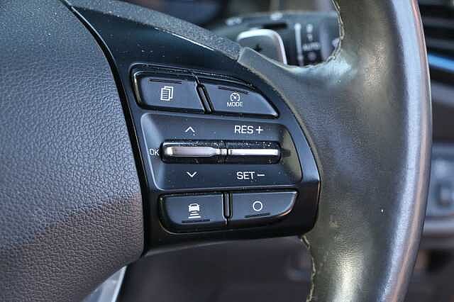 Hyundai IONIQ 1.6 GDi Hybrid Premium SE 5dr DCT Black