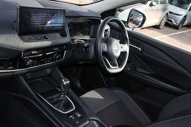 Nissan Qashqai 1.3 DiG-T MH N-Connecta 5dr