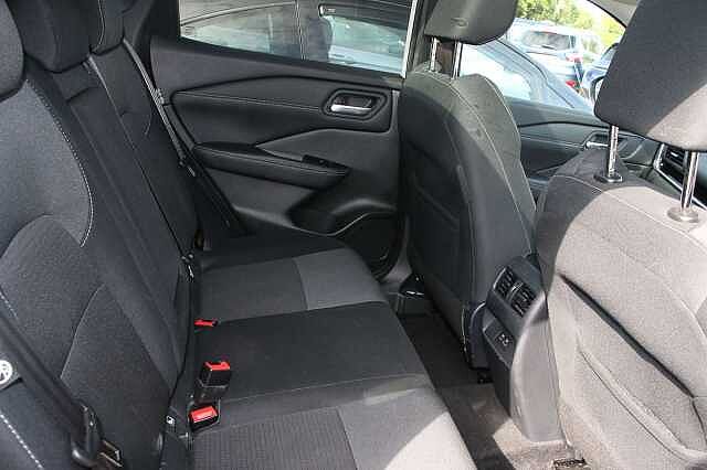 Nissan Qashqai 1.3 DiG-T MH N-Connecta 5dr