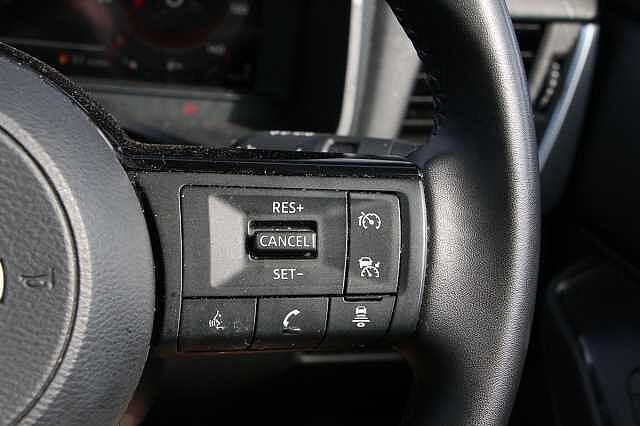 Nissan Qashqai 1.3 DiG-T MH N-Connecta 5dr