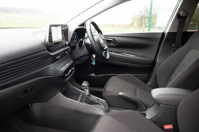 Hyundai BAYON 1.0 T-GDi (100ps) Premium 48 Volt MHEV DCT Phantom Black